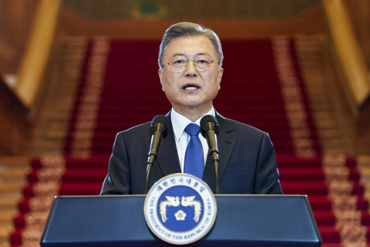 문재인 전 대통령이 지난 5월 9일 청와대에서 퇴임 연설을 하고 있다. 청와대 제공